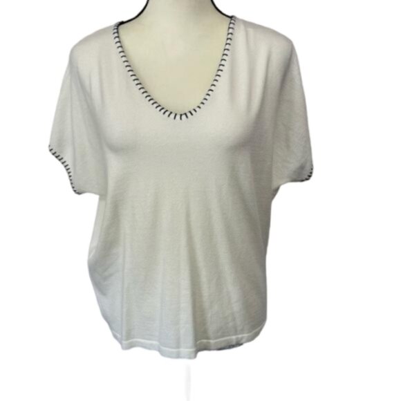 NWT Tahari Soft White & Blue Short Sleeve V Neck Sweater Size M #1717 - Picture 1 of 6